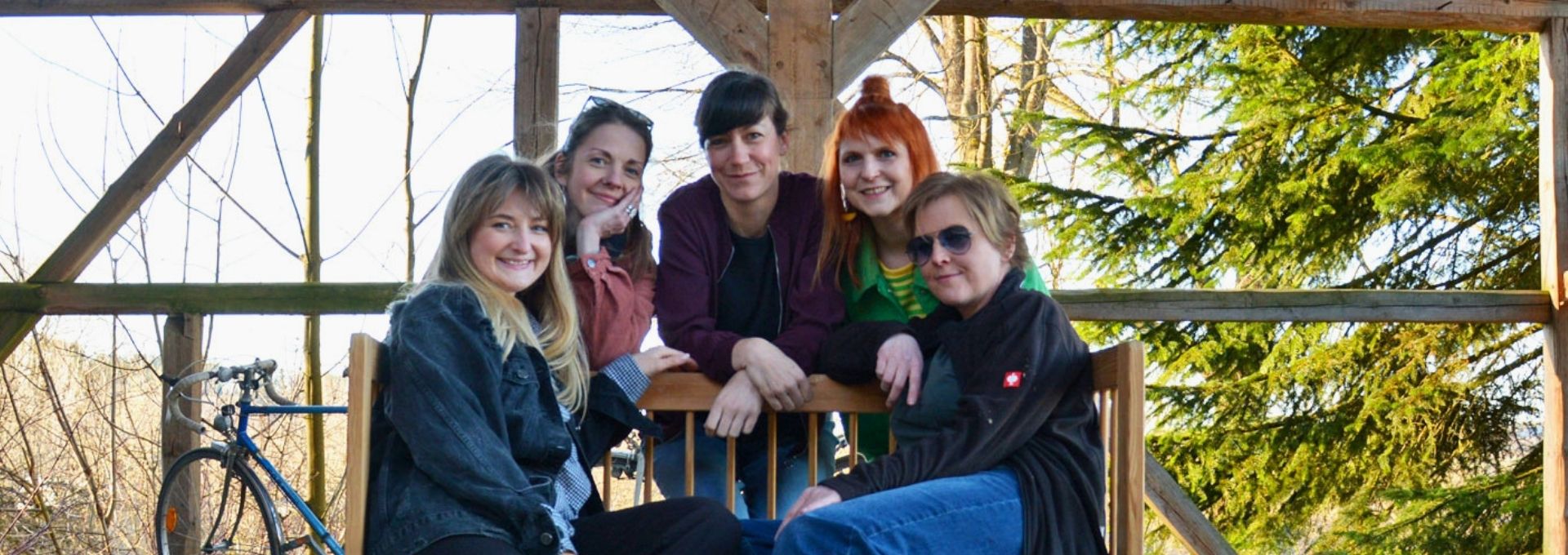 Dann 2015 und jetzt 2026 – das Team von fair shoot und SafeSpace